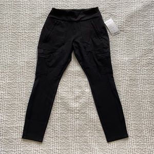 Athleta Headlands Hybrid Cargo Pants/Leggings